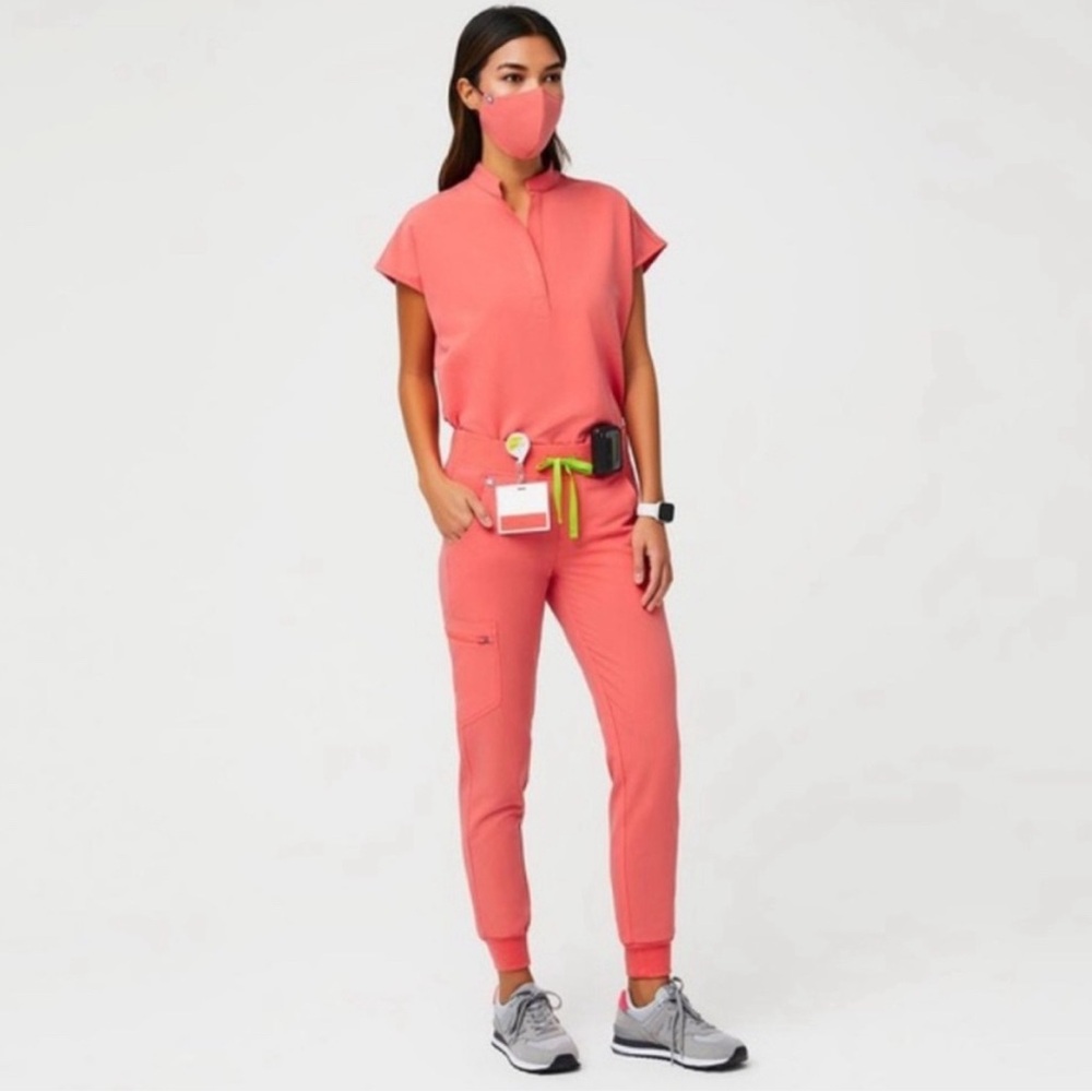 FIGS Small Neon Pink Jogger set